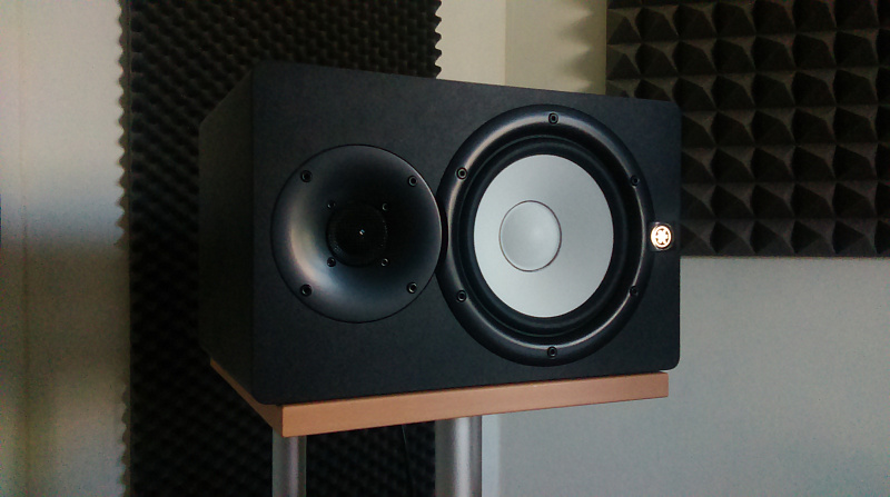 Фото Акустическая система YAMAHA HS7