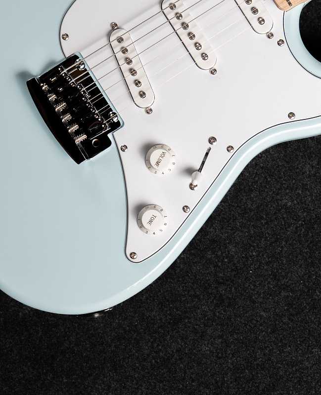 Фото Электрогитара Sterling Cutlass SSS Daphne Blue
